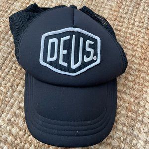 Deus Ex Machina BAYLANDS TRUCKER HAT - BLACK-WHITE W/ BLACK MESH